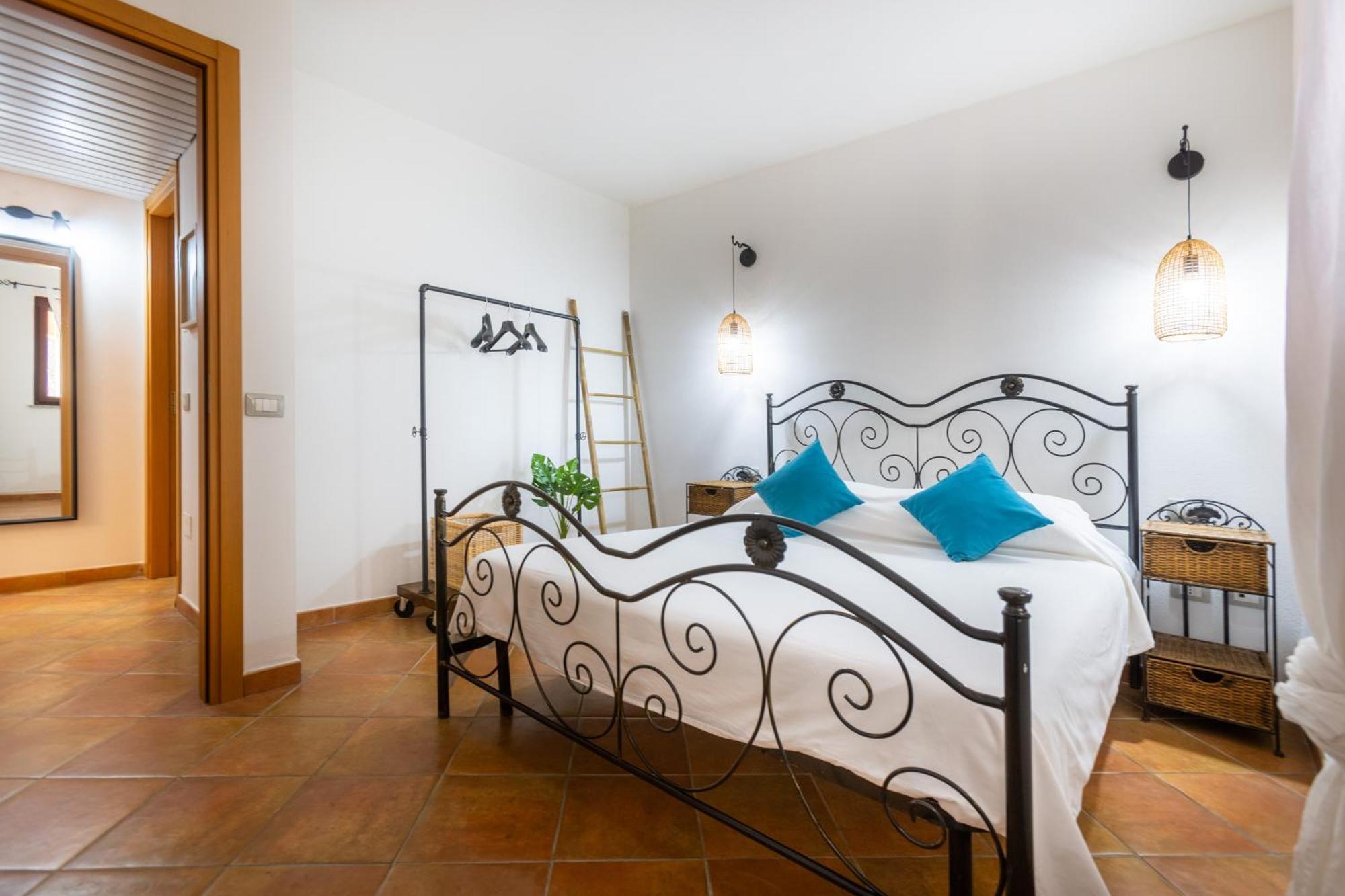 Aetos Home With Shared Swimming Pool - Porto Pino Hill Exterior foto
